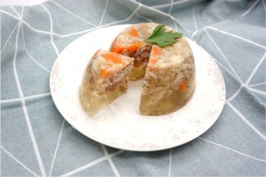 Заливное филе-кусочки сельди отварные с морковью в желе, 360 г